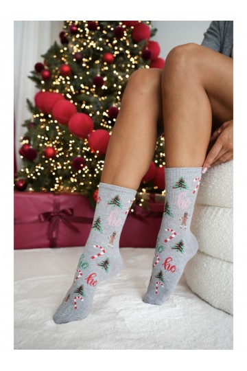 Calzini grigi da donna con alberi di Natale Ho Ho Ho