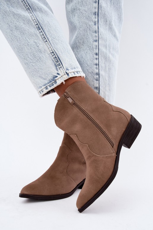 Stivali cowboy in suede color sabbia con tacco basso Delsa