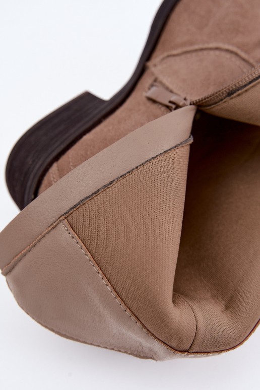 Stivali cowboy in suede color sabbia con tacco basso Delsa