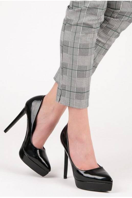Scarpe a stiletto in vernice nera con plateau in punta