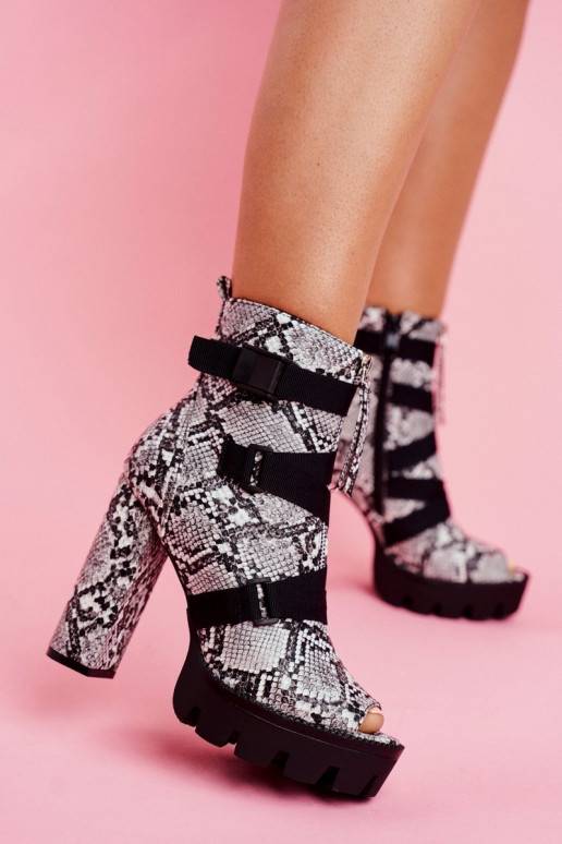 Stivali con tacco alto imitazione... Stivali con tacco alto imitazione...