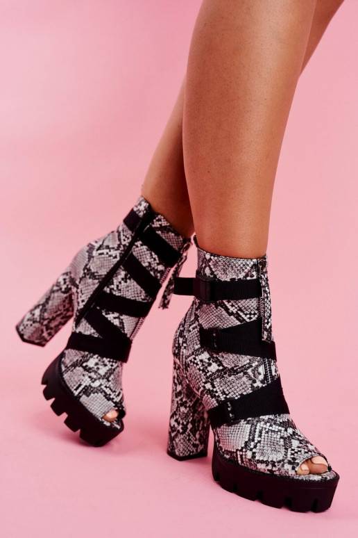 Stivali con tacco alto imitazione... Stivali con tacco alto imitazione...