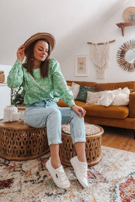 Sneakers bianche con motivi in pizzo Sneakers bianche con motivi in pizzo