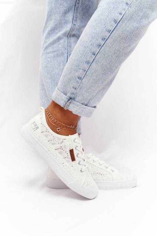 Sneakers bianche con motivi in pizzo Sneakers bianche con motivi in pizzo