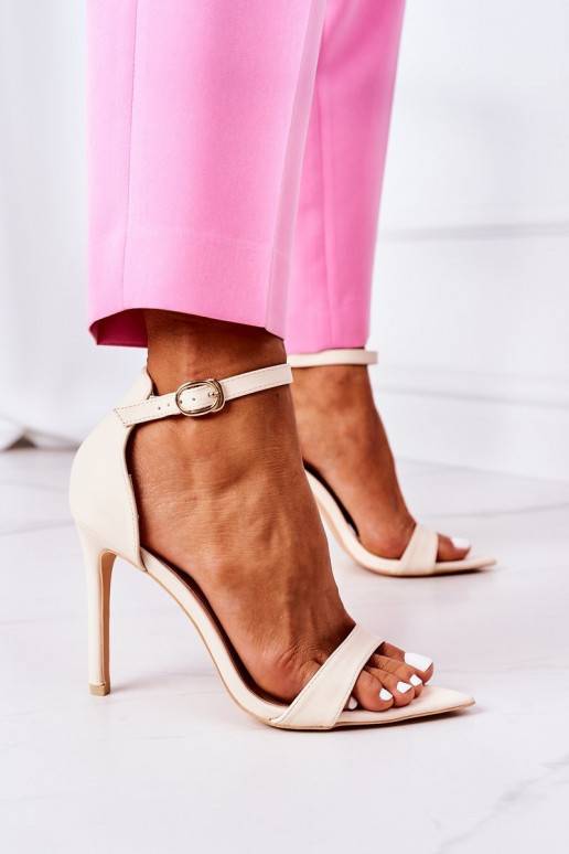 Sandalo dallo stile elegante con... Sandalo dallo stile elegante con...