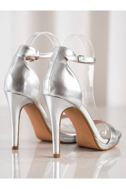 Sandali di un modello classico con... Sandali di un modello classico con...