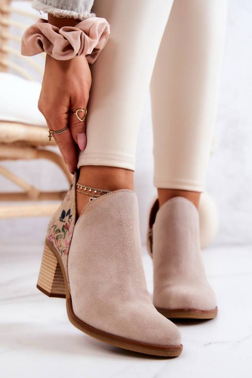 Stivaletti da donna con tacco in... Stivaletti da donna con tacco in...