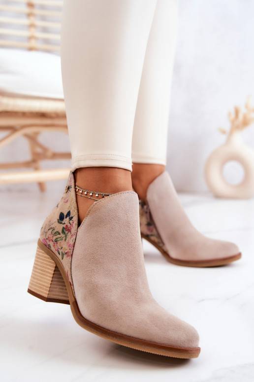 Stivaletti da donna con tacco in... Stivaletti da donna con tacco in...