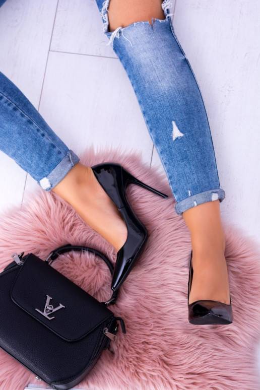 Scarpe con tacco alto e punta a punta...