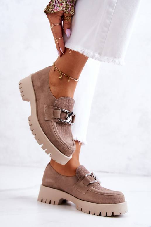 Scarpe scamosciate alla moda beige... Scarpe scamosciate alla moda beige...