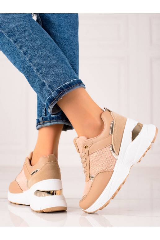 Scarpe modello sneakers dal design elegante con plateau