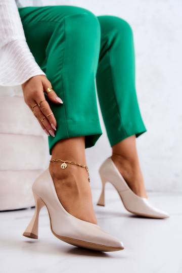 Scarpe alla moda Scarpe di colore beige