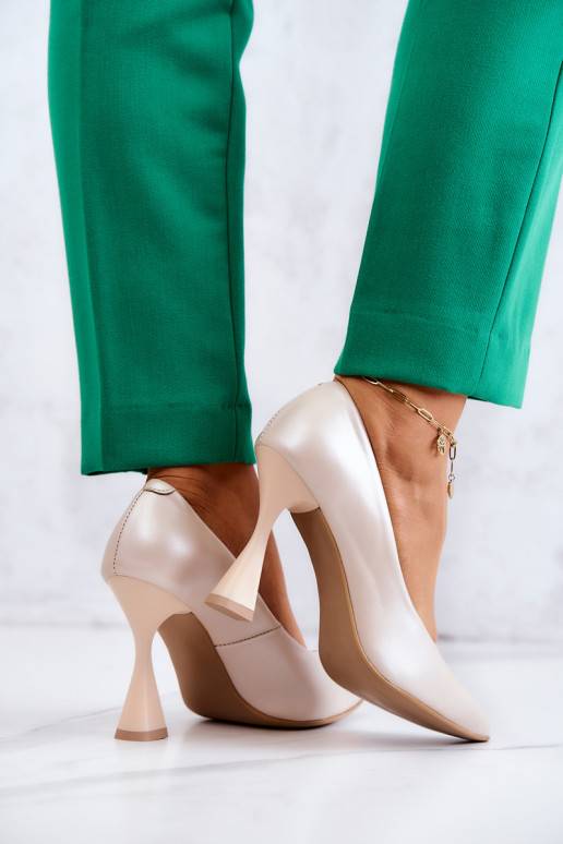 Scarpe alla moda Scarpe di colore beige Scarpe alla moda Scarpe di colore beige