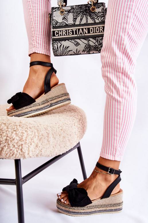 Sandali con plateau in camoscio... Sandali con plateau in camoscio...