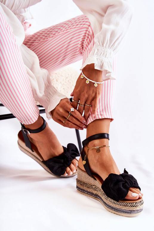 Sandali con plateau in camoscio... Sandali con plateau in camoscio...