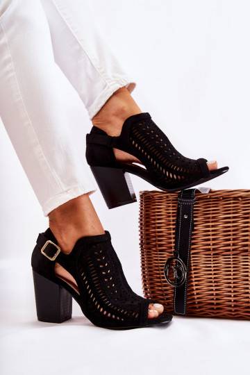 Stivali da donna con motivi Cut Out di colore nero Beyond Us