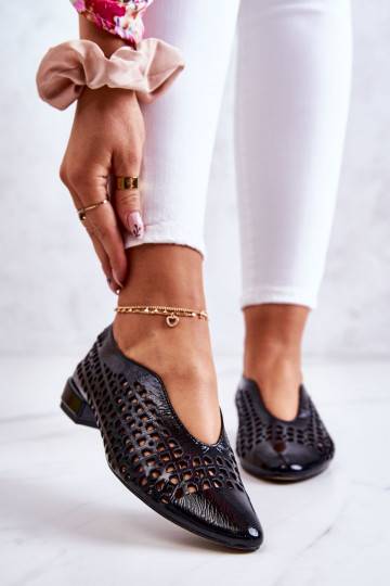 Scarpe dallo stile elegante con elementi traforati in colore nero Ismena 2