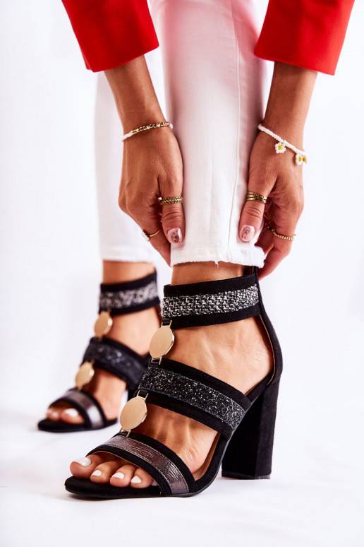 Sandali con tacco da donna di colore... Sandali con tacco da donna di colore...