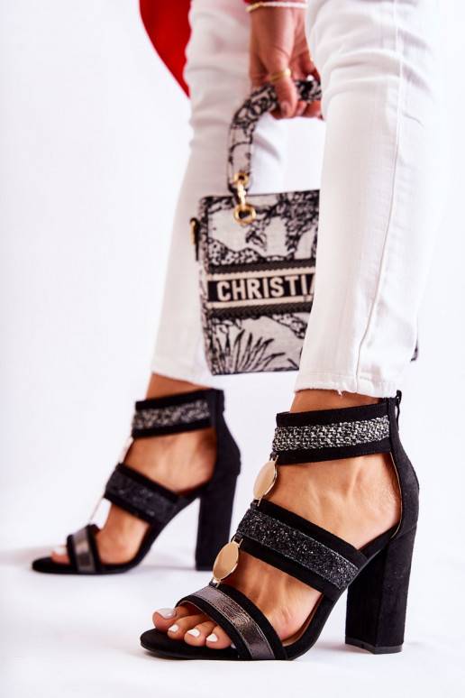 Sandali con tacco da donna di colore... Sandali con tacco da donna di colore...