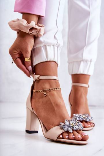 Sandali con tacco e ornamenti beige Milessa