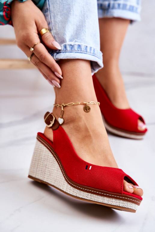 Comodi sandali con fibbie in colore... Comodi sandali con fibbie in colore...