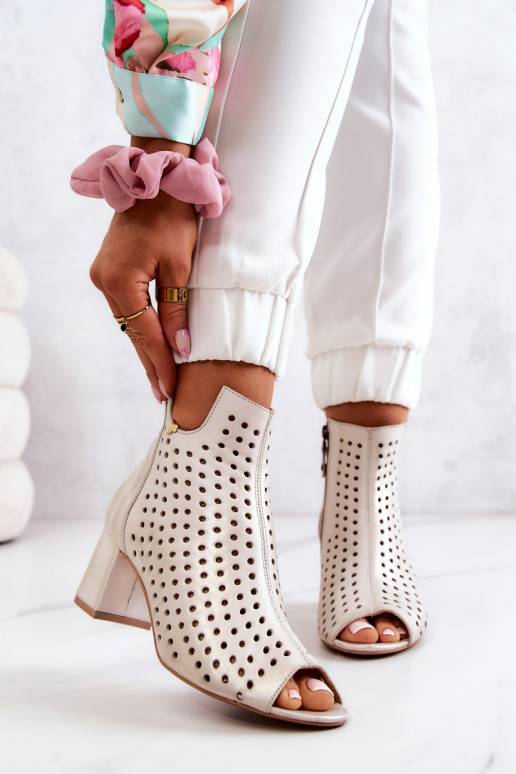 Stivali beige traforati