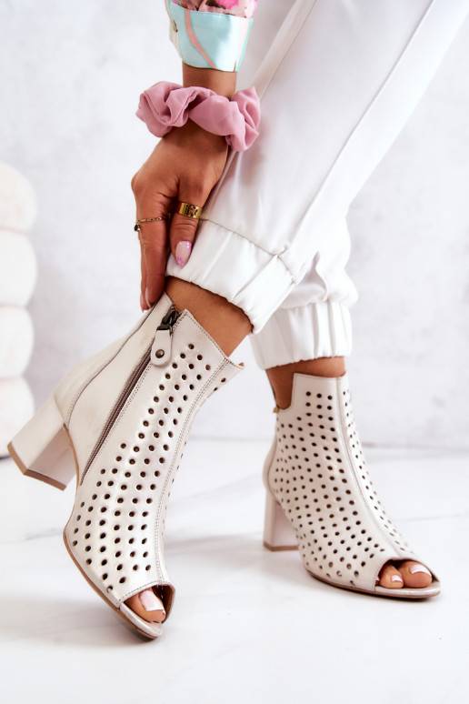 Stivali beige traforati