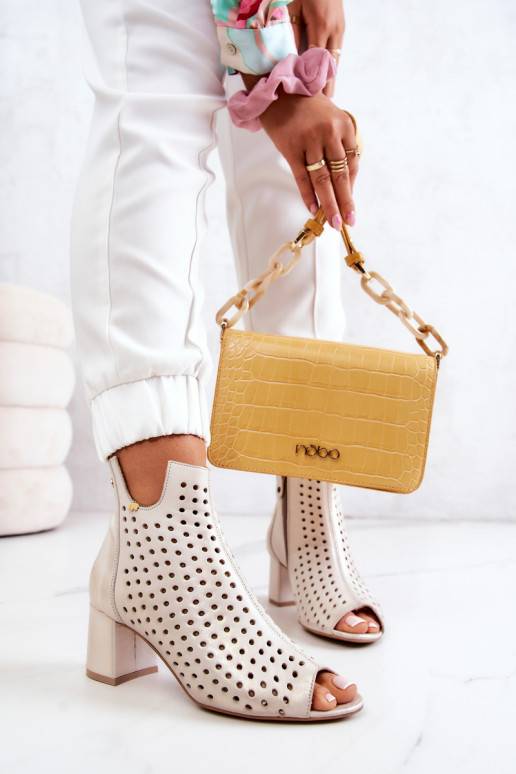 Stivali beige traforati