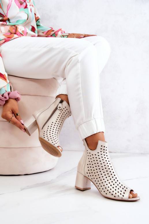 Stivali beige traforati