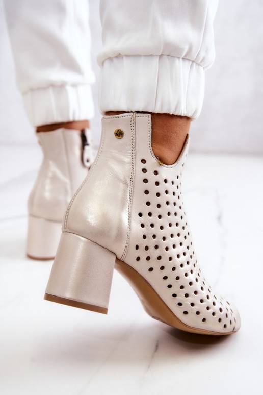 Stivali beige traforati