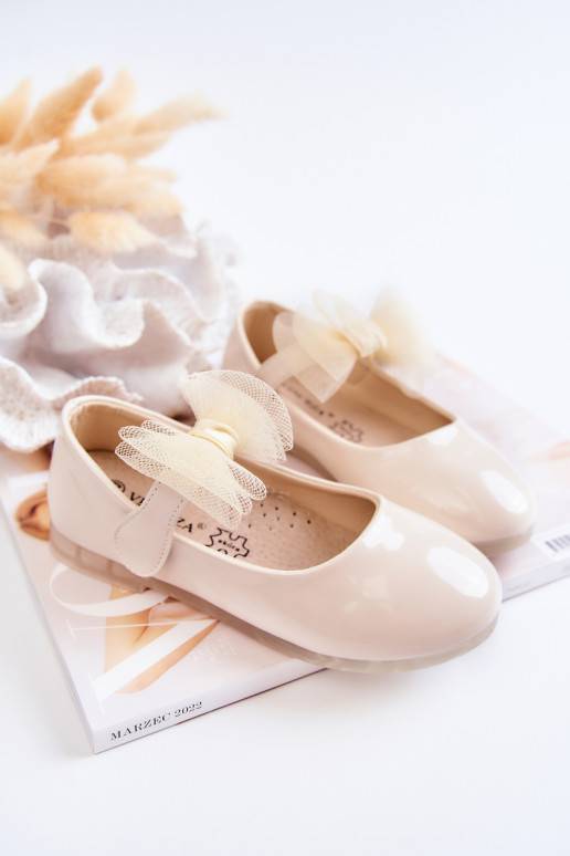 Ballerine da bambina laccate con chiusure adesive in colore avorio Carla