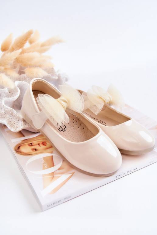 Ballerine da bambina laccate con chiusure adesive in colore avorio Carla