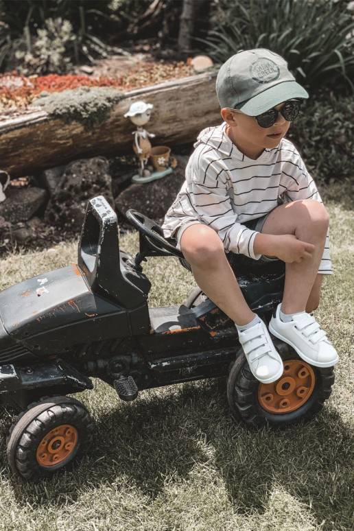 Sneakers da bambino con chiusure... Sneakers da bambino con chiusure...