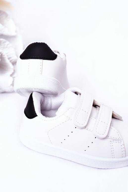 Sneakers da bambino con chiusure... Sneakers da bambino con chiusure...