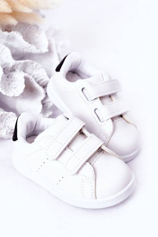 Sneakers da bambino con chiusure... Sneakers da bambino con chiusure...