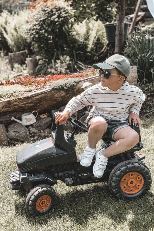 Sneakers da bambino con chiusure... Sneakers da bambino con chiusure...