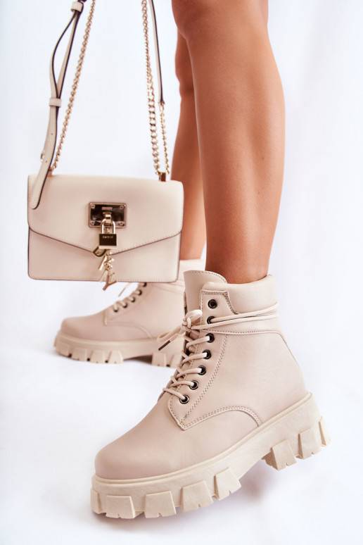 Stivaletti da donna in colore avorio... Stivaletti da donna in colore avorio...