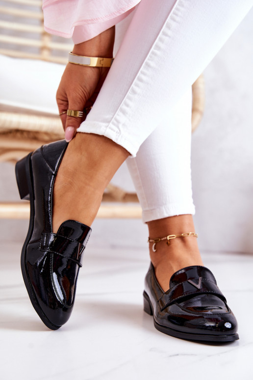 Scarpe con effetto laccato nel colore... Scarpe con effetto laccato nel colore...