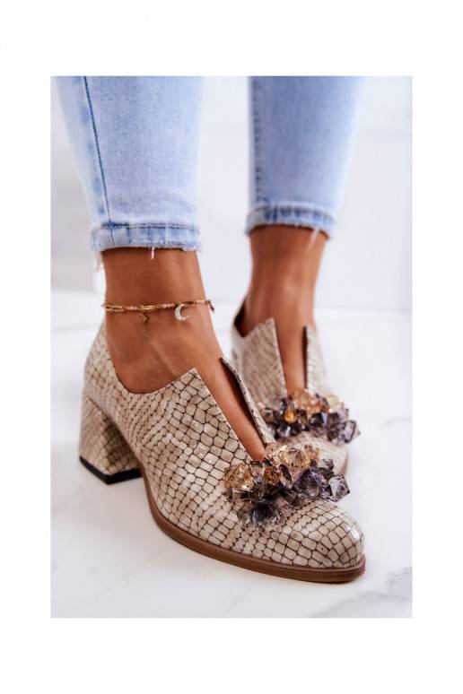 Scarpe con dettagli eleganti in... Scarpe con dettagli eleganti in...