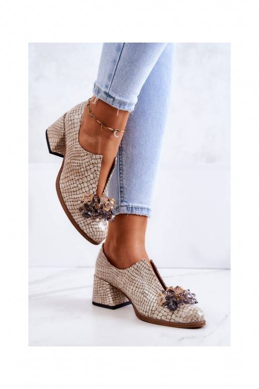 Scarpe con dettagli eleganti in... Scarpe con dettagli eleganti in...