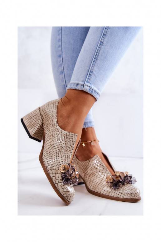 Scarpe con dettagli eleganti in... Scarpe con dettagli eleganti in...