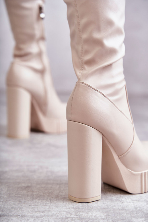 Scarpe lunghe beige con plateau Scarpe lunghe beige con plateau