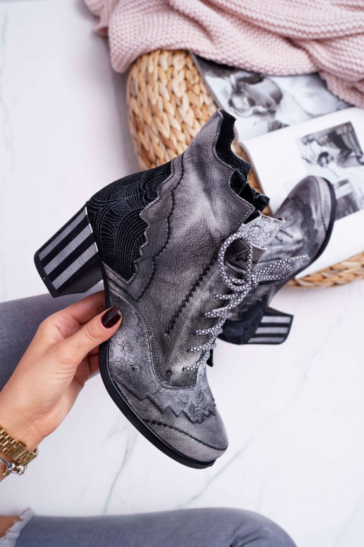 Stivali da donna in pelle naturale... Stivali da donna in pelle naturale...