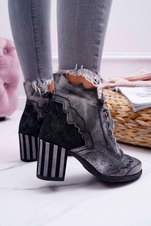 Stivali da donna in pelle naturale... Stivali da donna in pelle naturale...