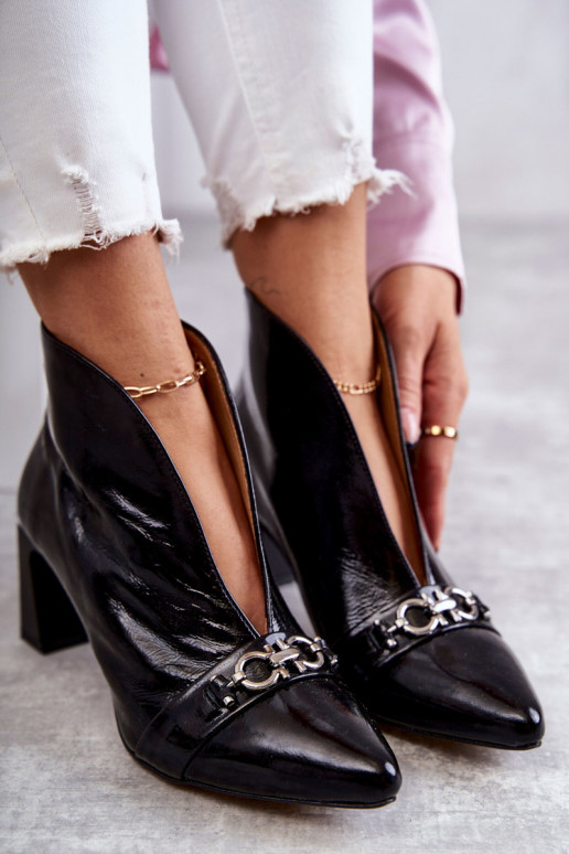 Stivali con tacco in colore nero Stivali con tacco in colore nero