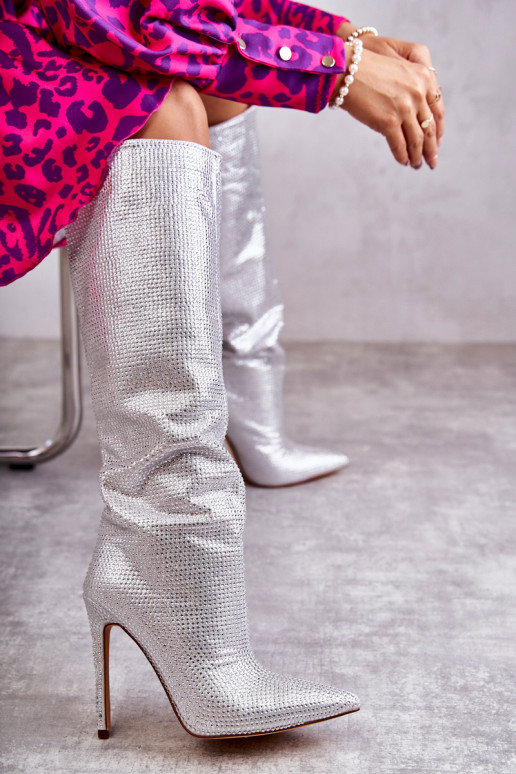 Stivali lunghi con tacco sottile...