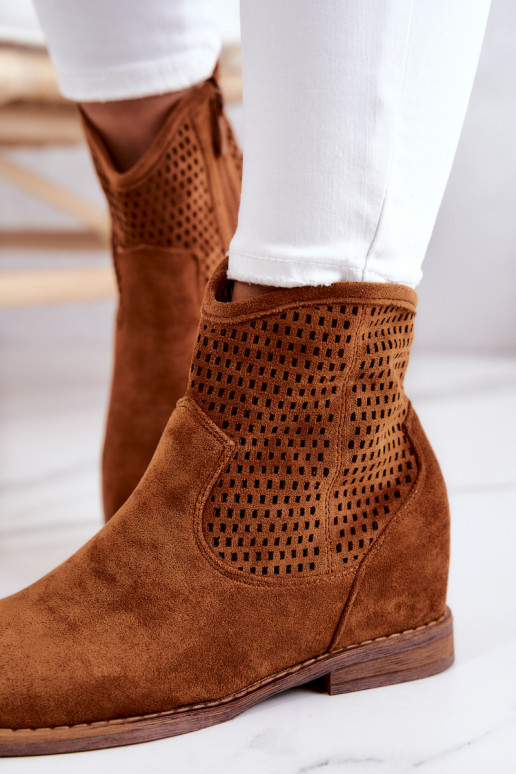 Stivali in camoscio marrone con... Stivali in camoscio marrone con...