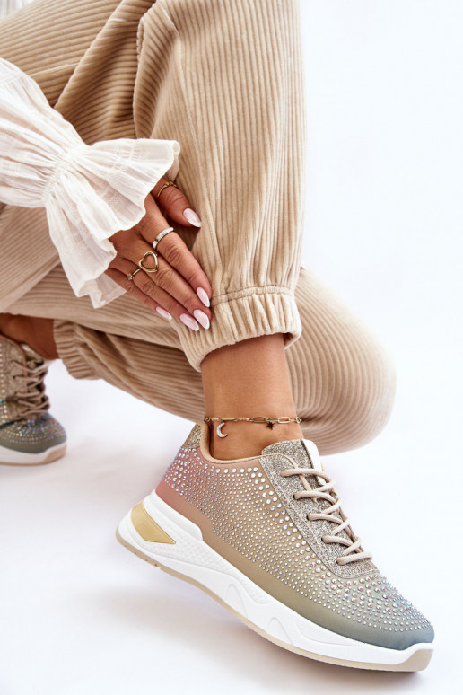 Sneakers lucide con occhielli scintillanti in vari colori