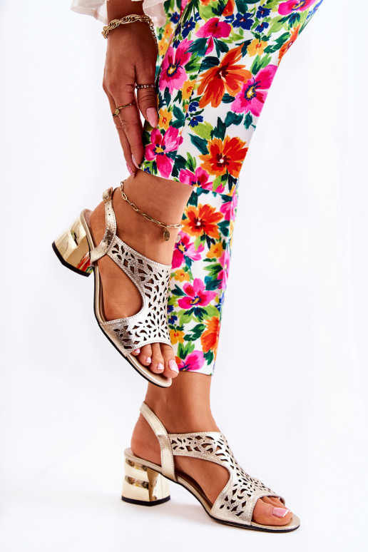 Sandali color oro con tacco color... Sandali color oro con tacco color...