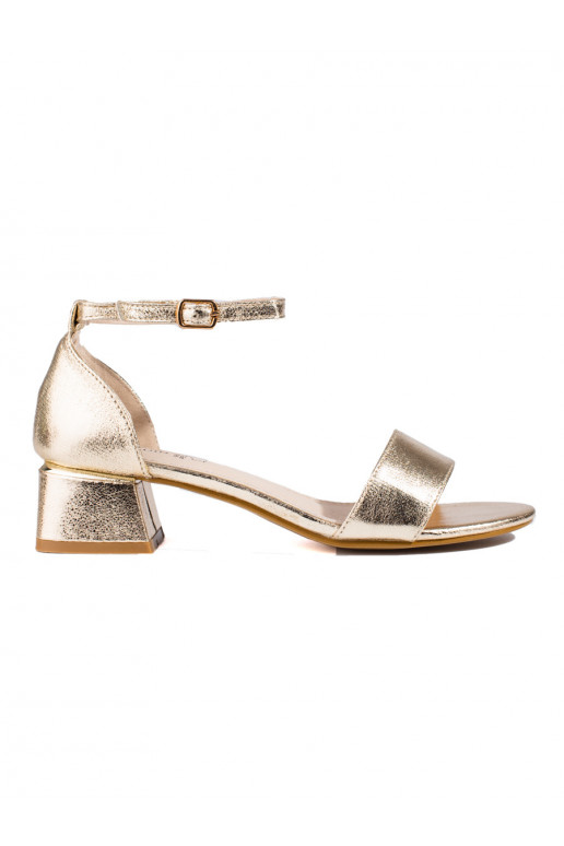 Sandali in colore dorato con tacco... Sandali in colore dorato con tacco...